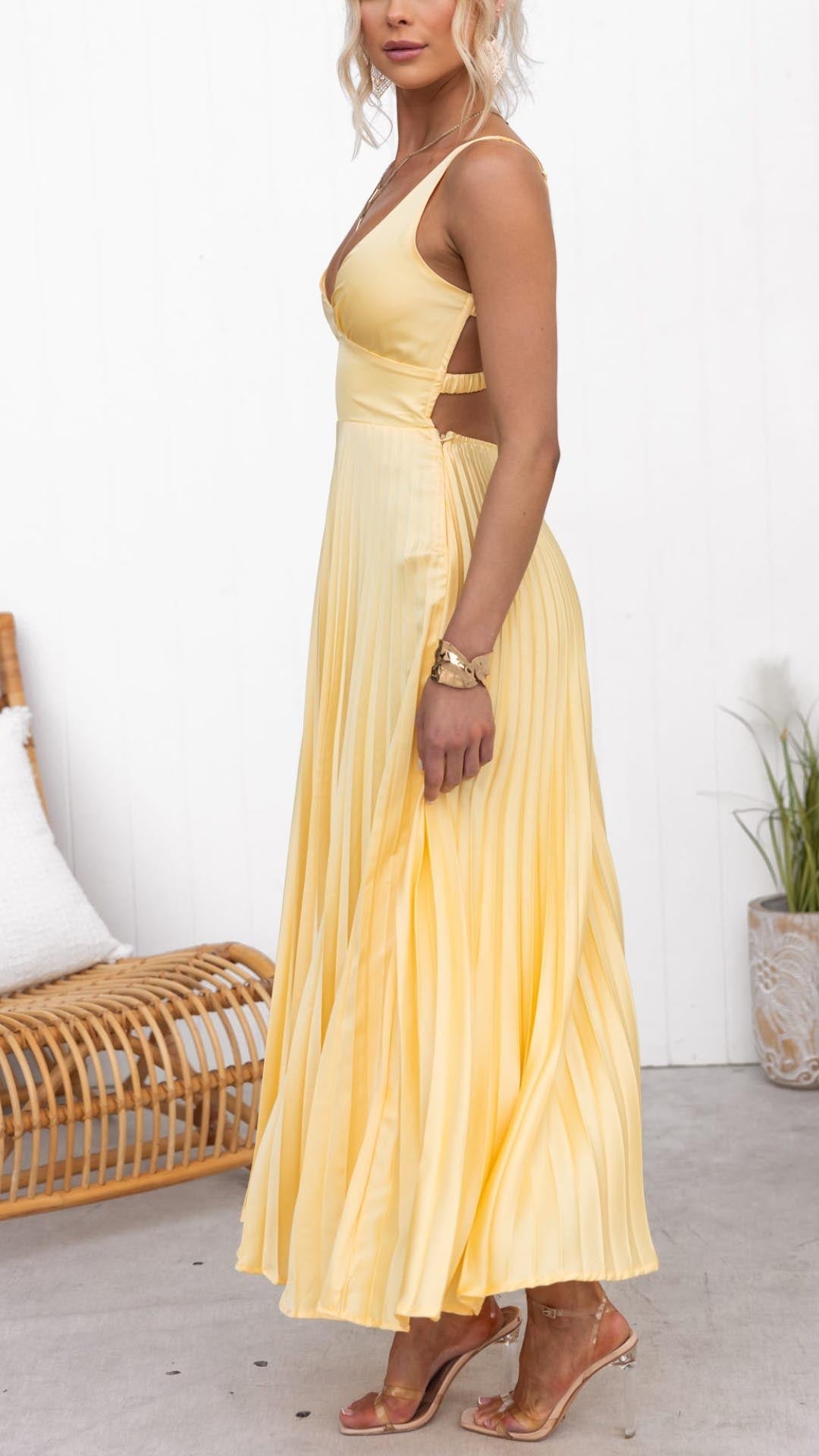 Women’s Dress  | Pleated V-Neck Maxi